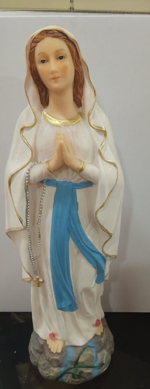 Lourde Plain Round
Height :16 Inch