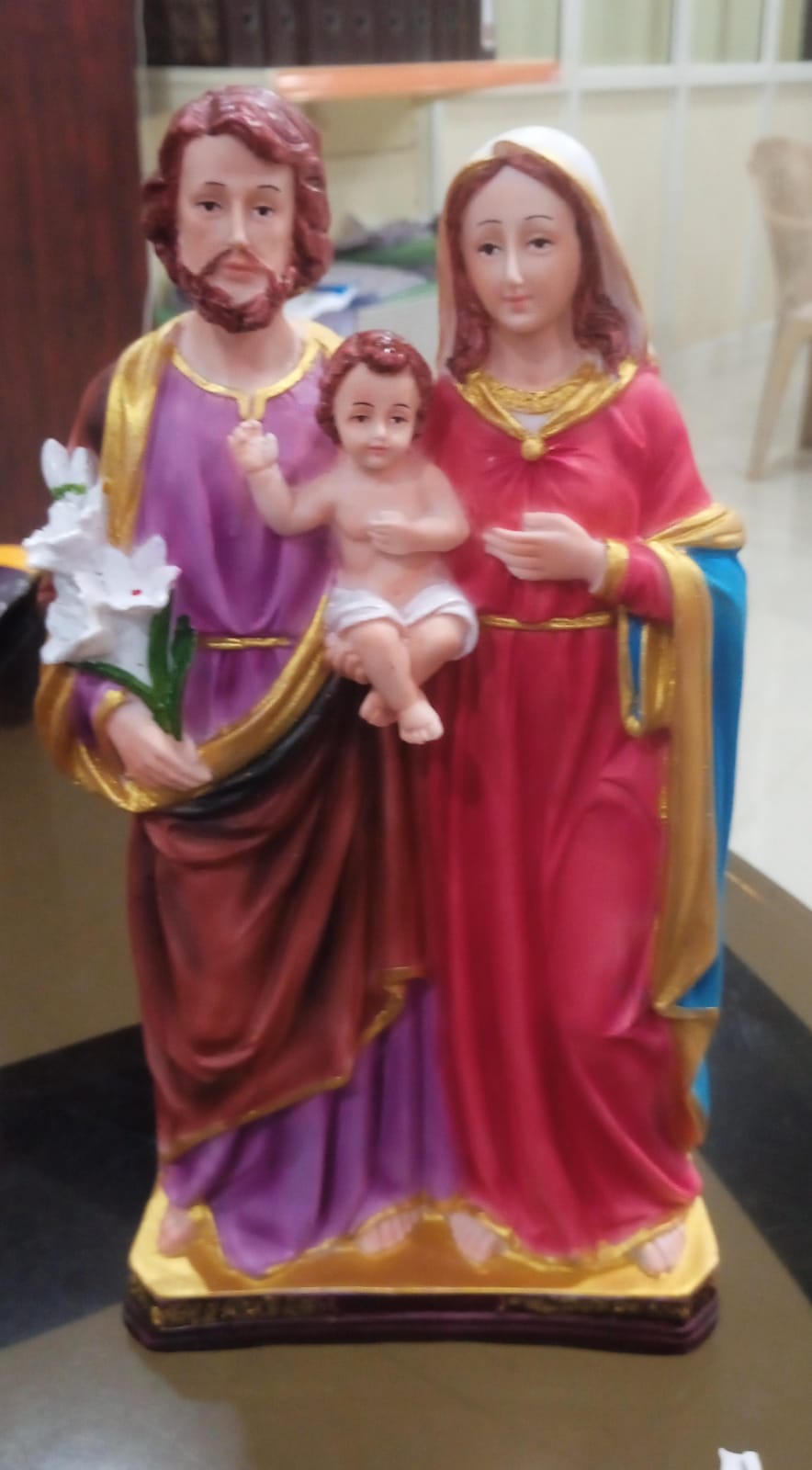 Holy Family 8  INCH 4001